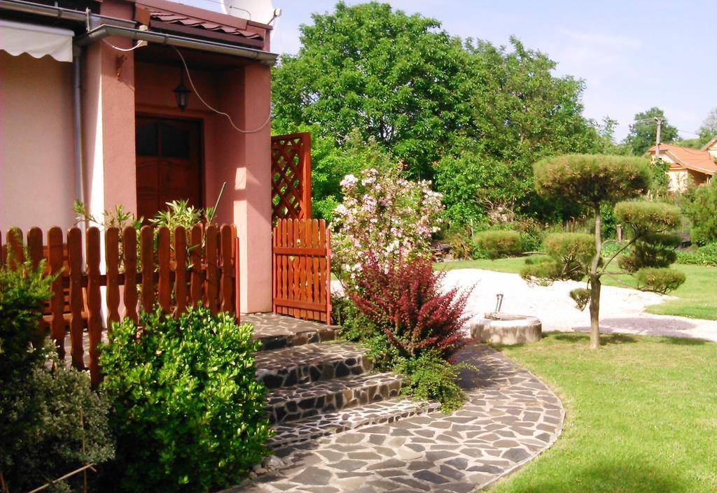 Bungalovy Natura Trávnica Kamer foto