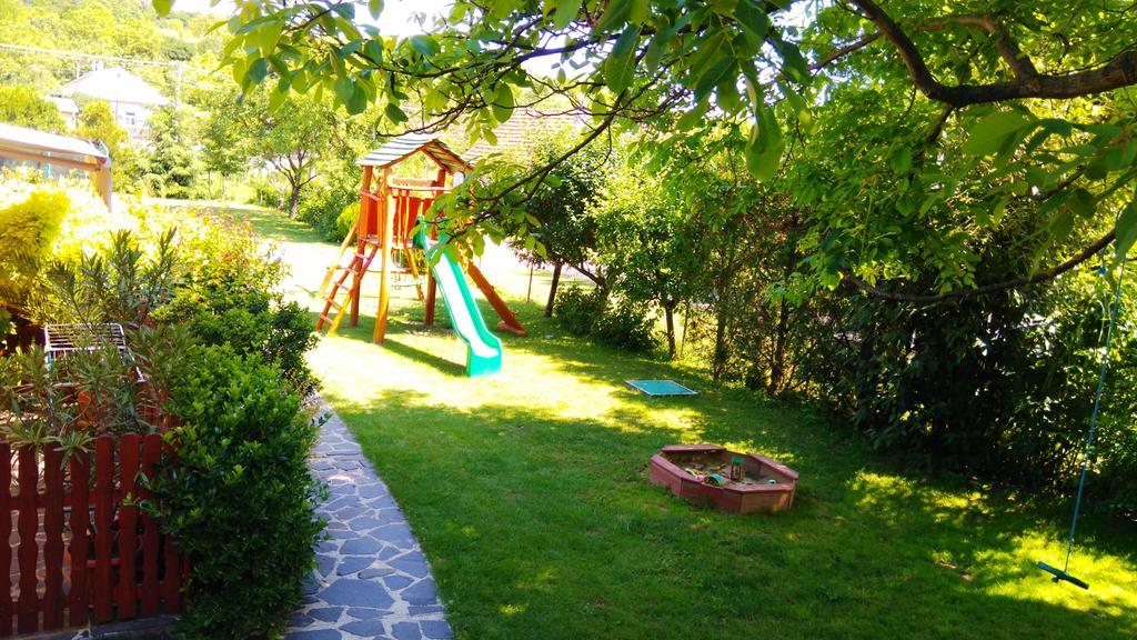 Bungalovy Natura Trávnica Buitenkant foto